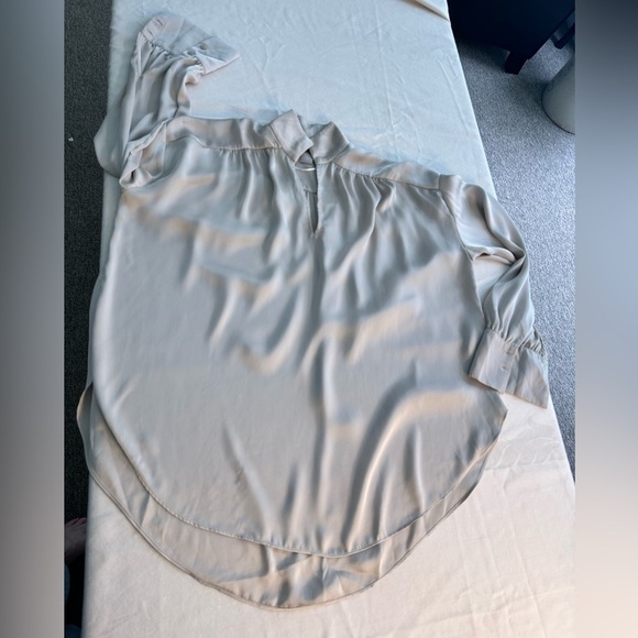 H&M Classy Greige Silky Sexy Mob Wife Office Siren Blouse Size XS Runs Large - Picture 3 of 6